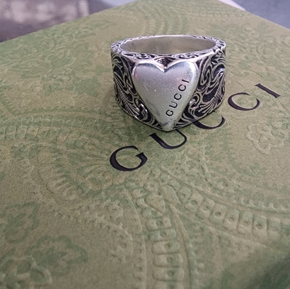 GUCCI Heart Ring - Picture 3 of 8